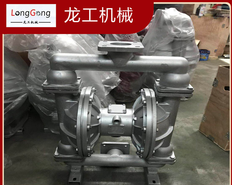 微山龍工機械公司咨詢塑料氣動隔膜泵和不銹鋼材質的有何不同之處呢？